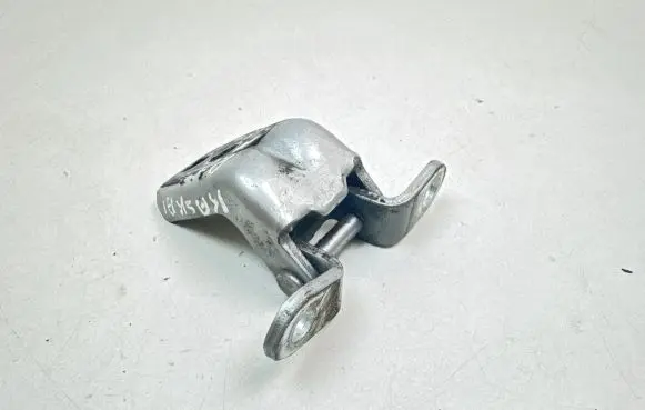 Nissan Qashqai Front door lower hinge 