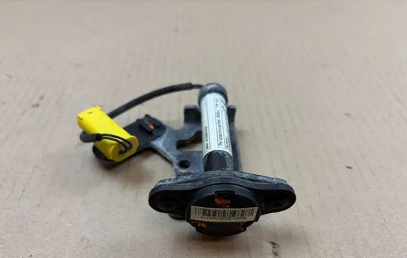 BMW X5 F15 Bonnet Pedestrian Airbag Actuator 0589P1000095