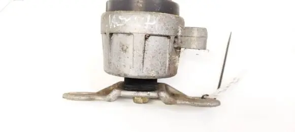Ford Mondeo Mk III Engine mount bracket