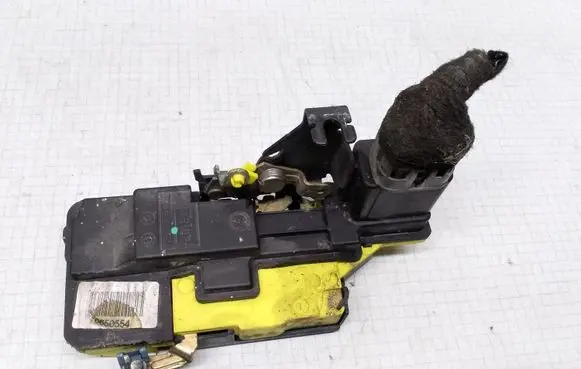 Volvo S60 Rear door lock 8650554