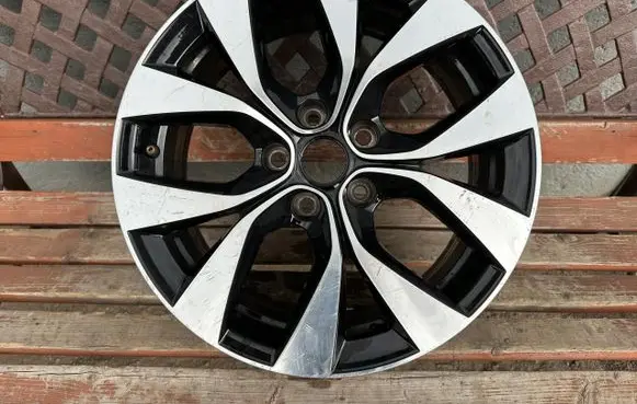 Renault Arkana R17 alloy rim 