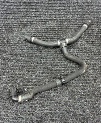 BMW 6 F12 F13 Engine coolant pipe/hose 8747913