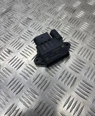 Mercedes-Benz R W251 Glow plug pre-heat relay 0522140709 E2110021048