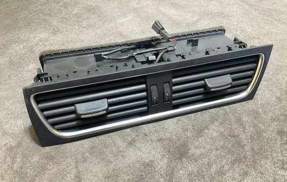 Audi A5 8T 8F Dash center air vent grill 8T2820951C