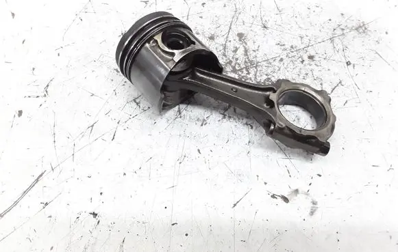 Opel Astra H Piston with connecting rod