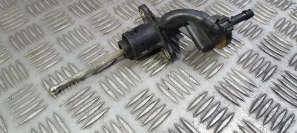 Volkswagen PASSAT B5.5 Clutch master cylinder 8e2721401t