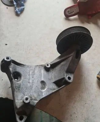 Opel Zafira A A/C compressor mount bracket 24459840