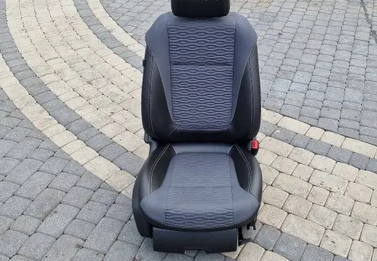 Opel Zafira C Front passenger seat