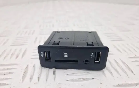 Renault Talisman USB socket connector 280236887R DQ16Y61568 D016Y61568