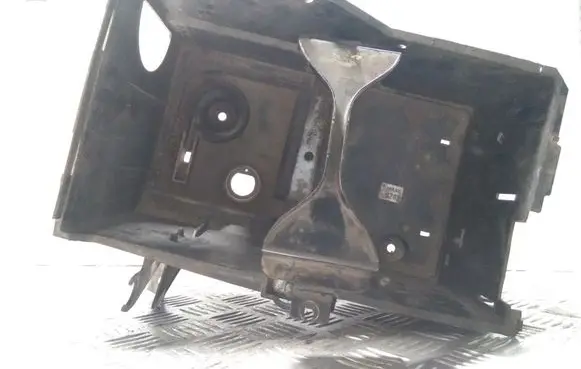 Volvo V50 Battery box tray 