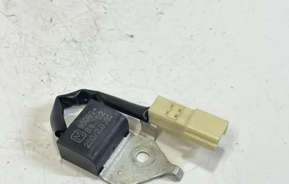 Toyota Avensis T250 Antenna control unit 9008088002