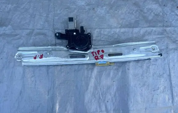 Fiat Tipo Front door window regulator with motor 