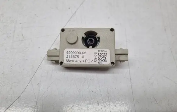 BMW X3 E83 Aerial antenna amplifier 6990090