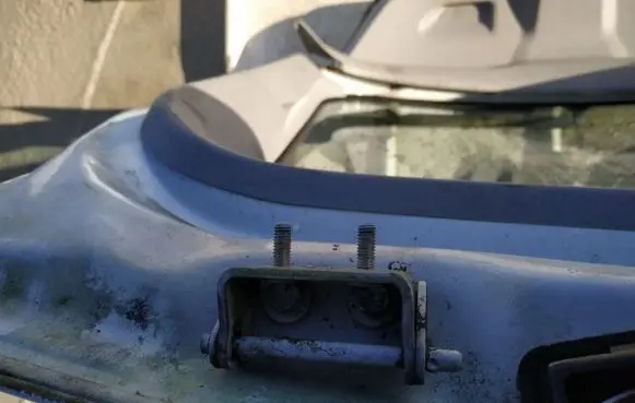 Ford Mondeo Mk III Tailgate/trunk/boot hinge