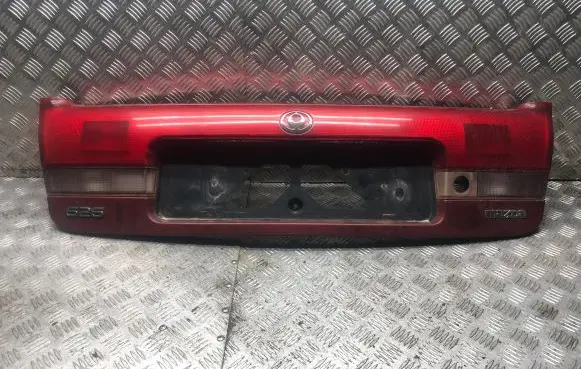 Trunk door license plate light bar