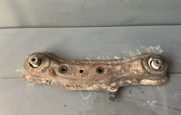 Honda CR-V Rear differential/diff mount bracket 