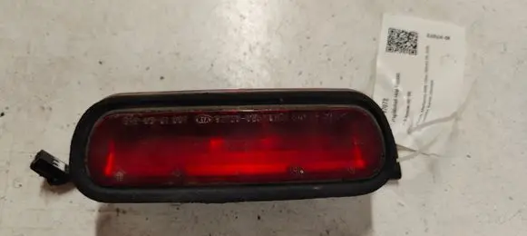 Third/center stoplight