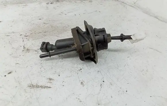 Ford Kuga I Clutch master cylinder