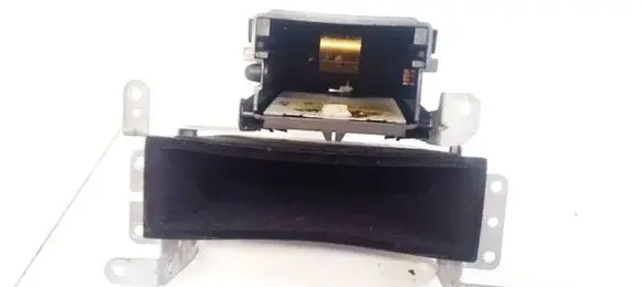 Nissan Primera Glove box 68102AV700