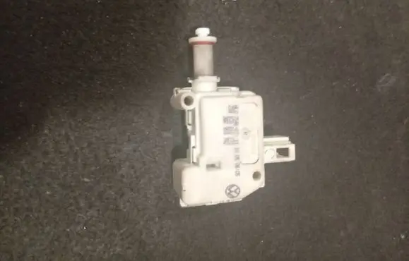 Volkswagen Phaeton Central locking motor ZSB100810773