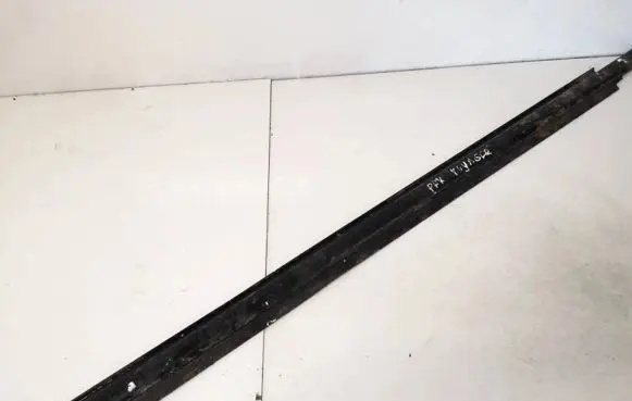Chrysler Voyager Front door glass trim molding 