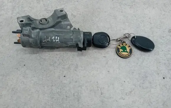 Skoda Fabia Mk2 (5J) Ignition lock 4B0905851C