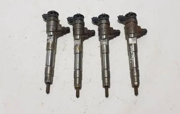 Dacia Dokker Fuel injector 8201636333