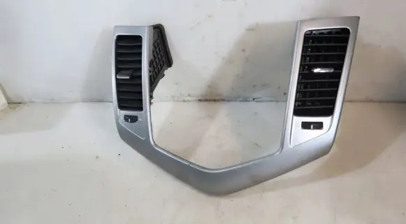 Chevrolet Cruze Dashboard air vent grill cover trim 