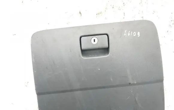 Toyota Avensis Verso Glove box