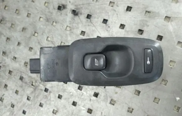 Volvo S60 Electric window control switch 8682837