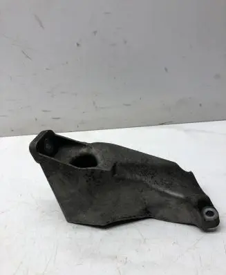 Volkswagen PASSAT B5.5 Engine mounting bracket 8D0199307P