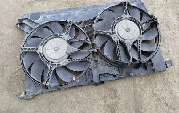 Opel Vectra C Radiator cooling fan shroud 13196481