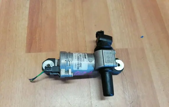 Mercedes-Benz ML W163 Vent window/glass motor A1638201442