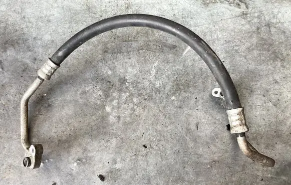 Toyota Corolla Verso E121 Intercooler pipe mounting bracket 