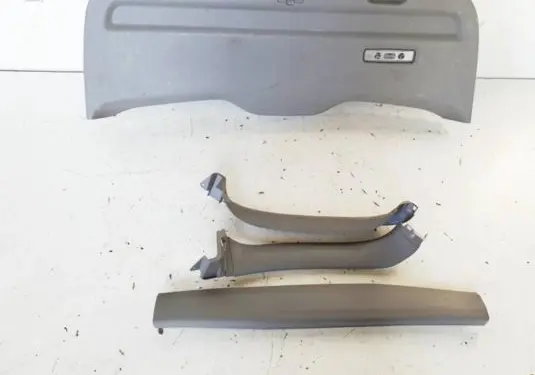 Mitsubishi Grandis Bottom trim 