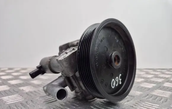 Mercedes-Benz C W204 Power steering pump A0064667501