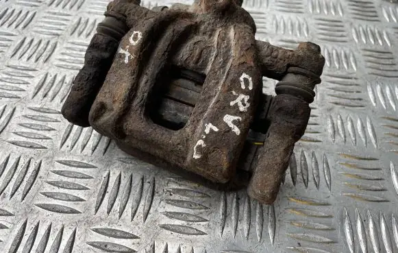 Honda CR-V Rear brake caliper