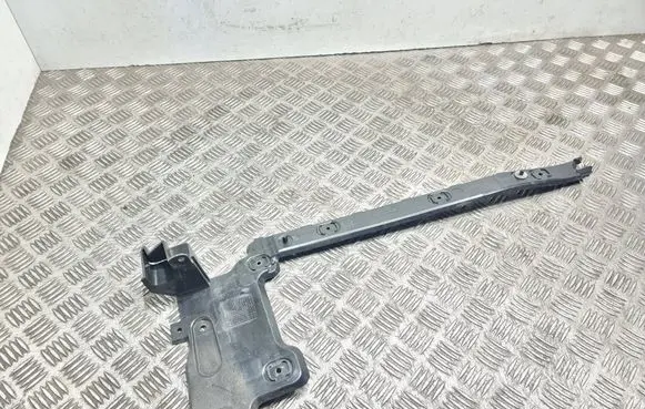 Rear bumper mounting bracket