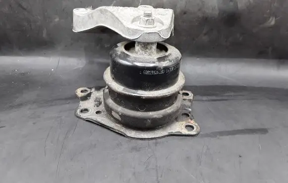 Skoda Fabia Mk1 (6Y) Engine mount bracket 6Q0199252 6Q0199185R
