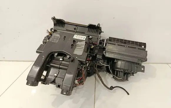Opel Astra J Interior heater climate box assembly 13338025 V7840002