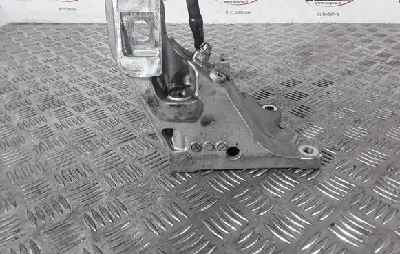 Land Rover Range Rover Sport L494 Engine mounting bracket CPLA6037D
