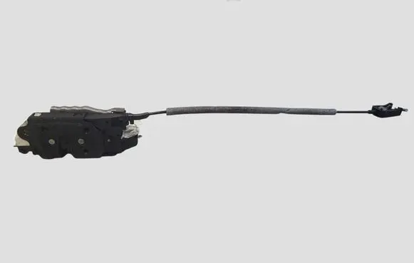 Volkswagen Golf VI Front door lock 5K1737016B
