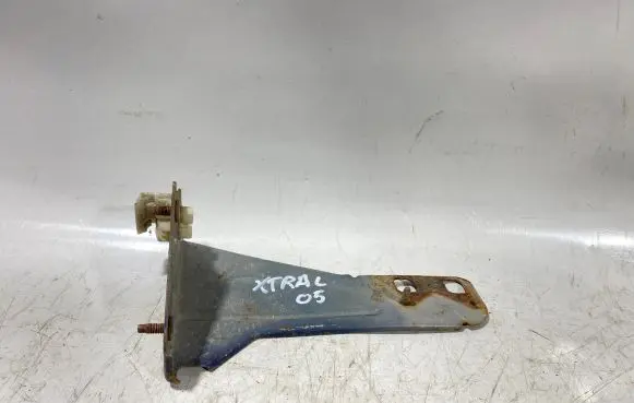 Nissan X-Trail T30 Headlight/headlamp mounting bracket 62217