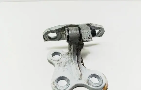 Volvo V60 Front door lower hinge A046572