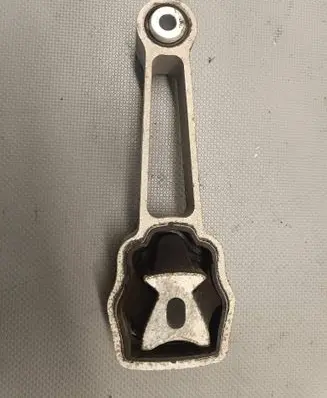 Volvo XC60 Engine mount bracket