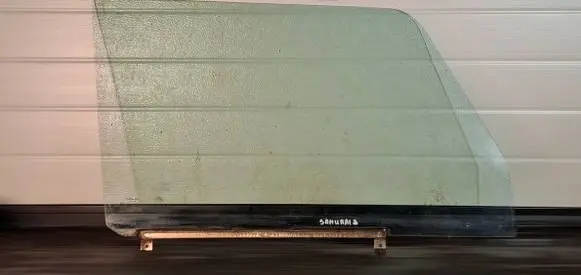 Suzuki Samurai Front door window/glass (coupe) 43R000469 AS2M31DOT497