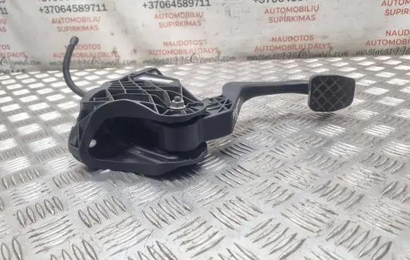 Volkswagen Touran I Clutch master cylinder 1T1721059CN