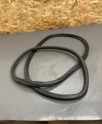 Rear door rubber seal (on body)