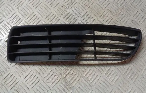 Audi A4 S4 B5 8D Front bumper lower grill 8D0807345
