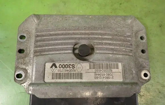 Renault Clio III Engine control unit/module ECU